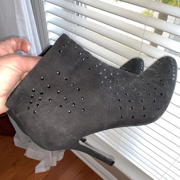 High heel black boot - Picture 1 of 4